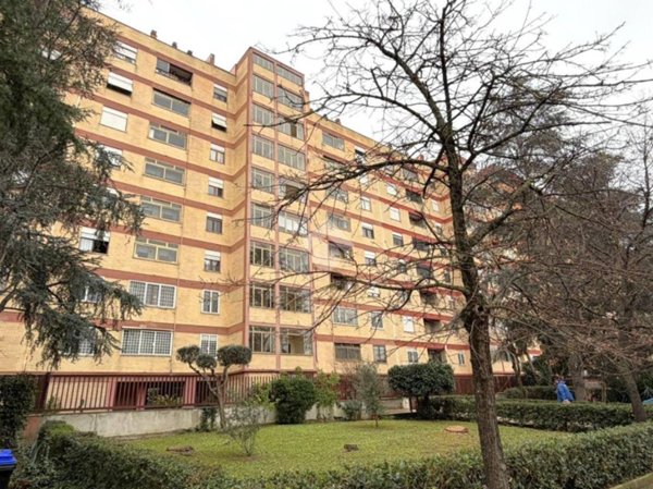appartamento in vendita a Roma in zona Tor de' Cenci