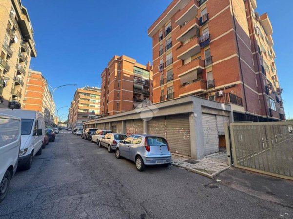 negozio in vendita a Roma in zona Portuense