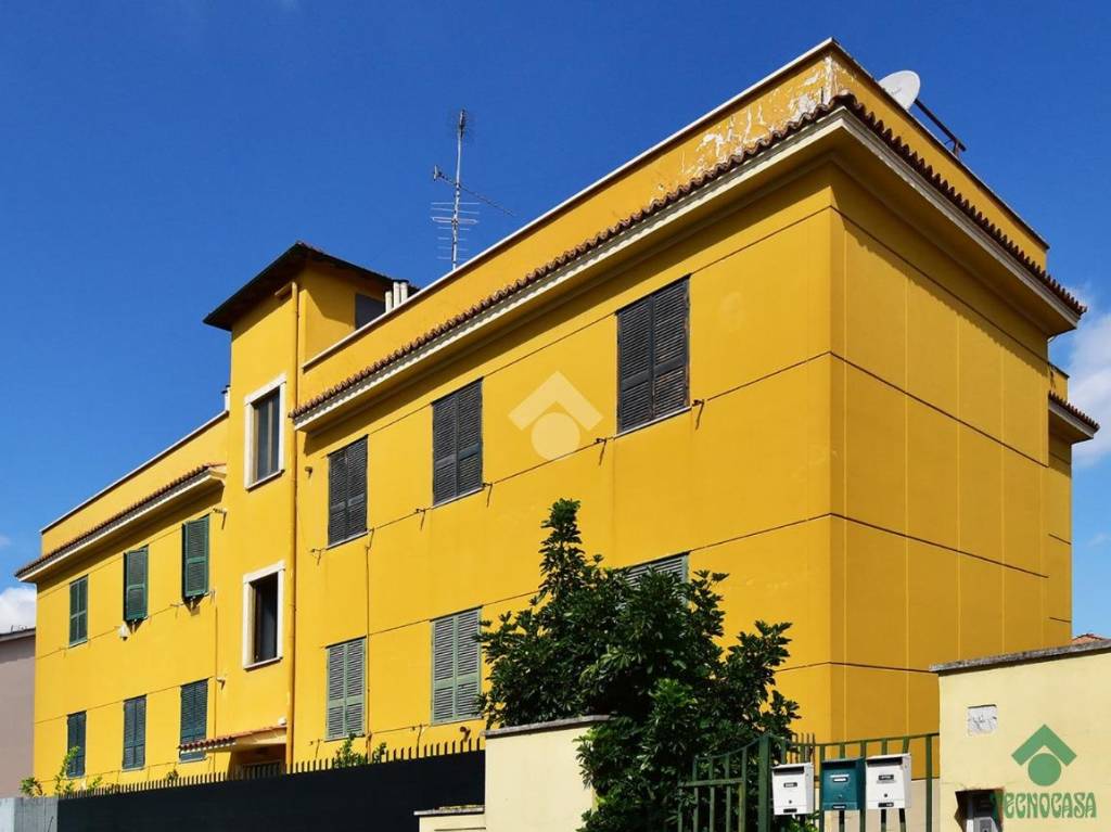 appartamento in vendita a Roma in zona Appio Pignatelli