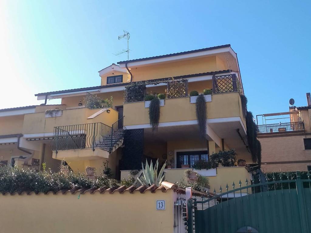 casa indipendente in vendita a Roma in zona Ottavia