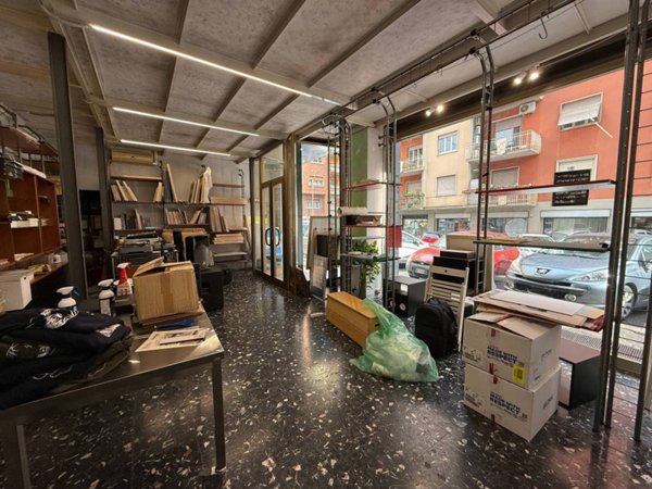 negozio in vendita a Roma in zona Trastevere