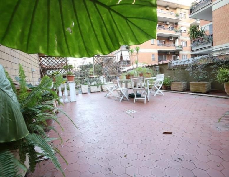 appartamento in vendita a Roma in zona Ostia