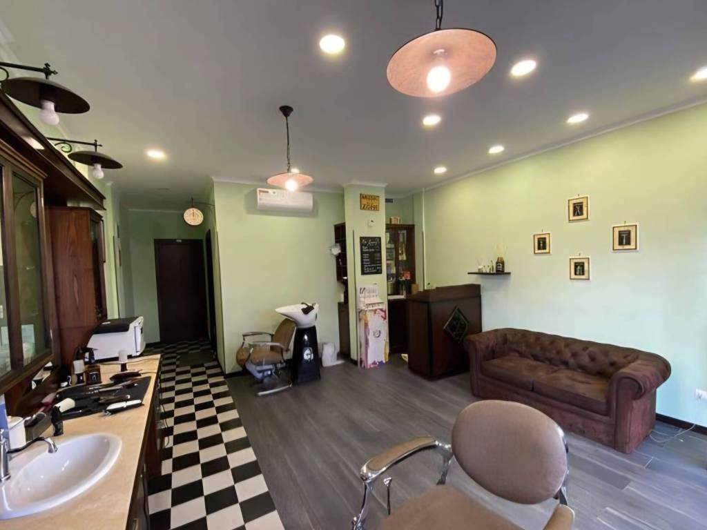 negozio in vendita a Roma in zona Acilia