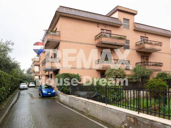 appartamento in vendita a Roma in zona Casal Monastero