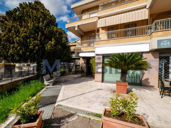 negozio in vendita a Roma in zona Torrevecchia