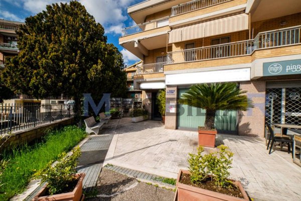 negozio in vendita a Roma in zona Primavalle