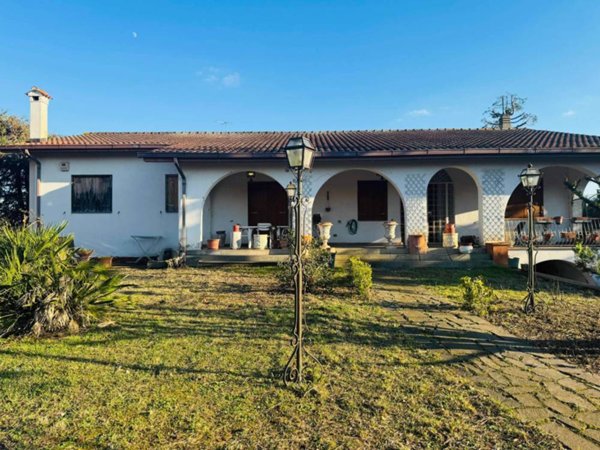 casa indipendente in vendita a Roma in zona Trigoria