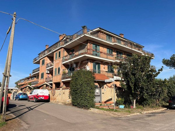 appartamento in vendita a Roma in zona Castel di Leva