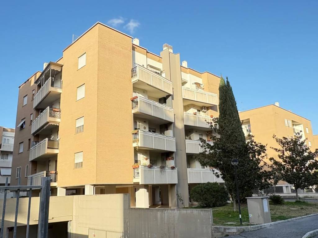 appartamento in vendita a Roma in zona Ponte di Nona