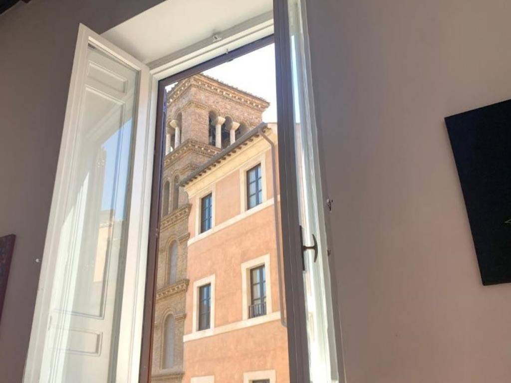 appartamento in vendita a Roma in zona Rione Regola