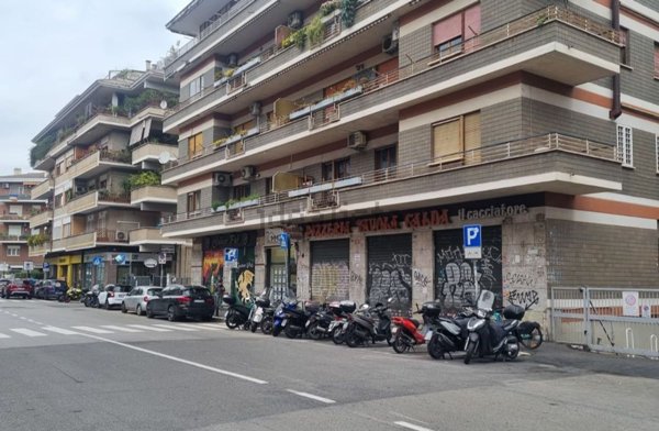 locale commerciale in vendita a Roma in zona Monte Sacro/Talenti