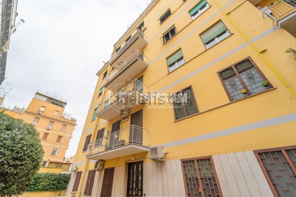 appartamento in vendita a Roma in zona Appio Claudio