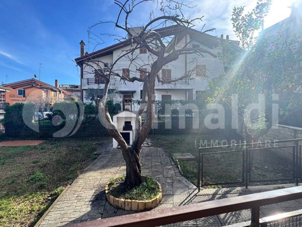 appartamento in vendita a Roma in zona Tomba di Nerone