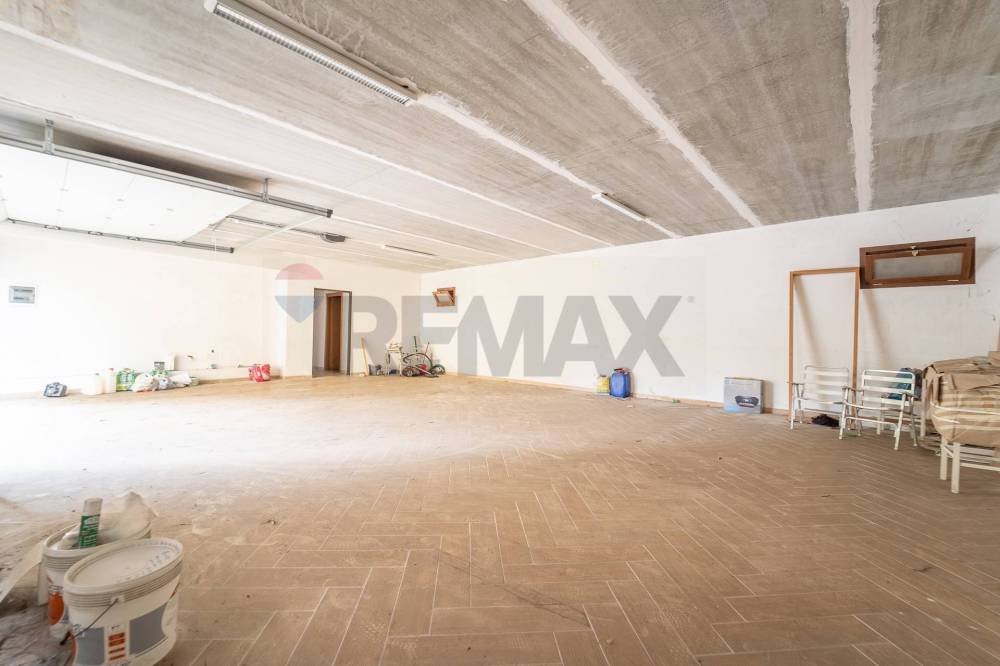 ufficio in vendita a Roma in zona Appio Pignatelli