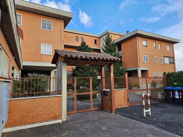 appartamento in vendita a Roma in zona Finocchio