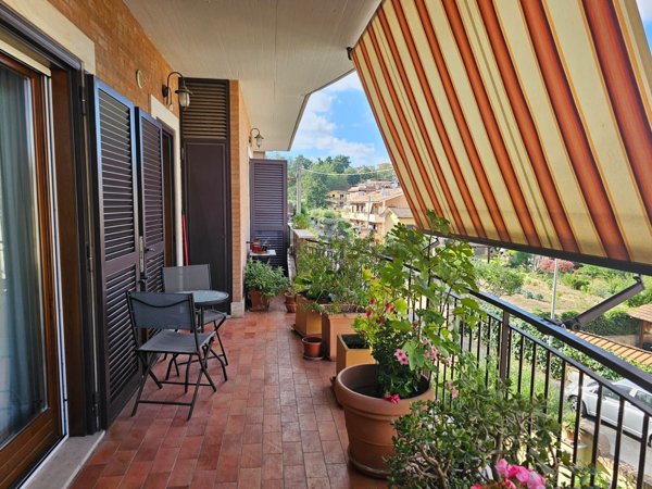 appartamento in vendita a Roma in zona Pantan Monastero