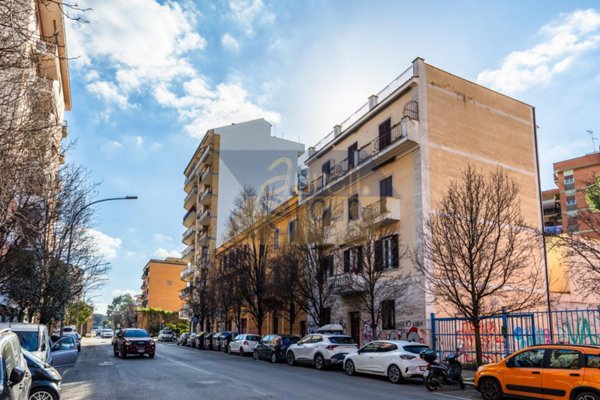 appartamento in vendita a Roma in zona Tuscolano