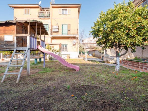 appartamento in vendita a Roma in zona Giardini di Corcolle