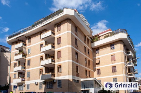 appartamento in vendita a Roma in zona Ardeatino