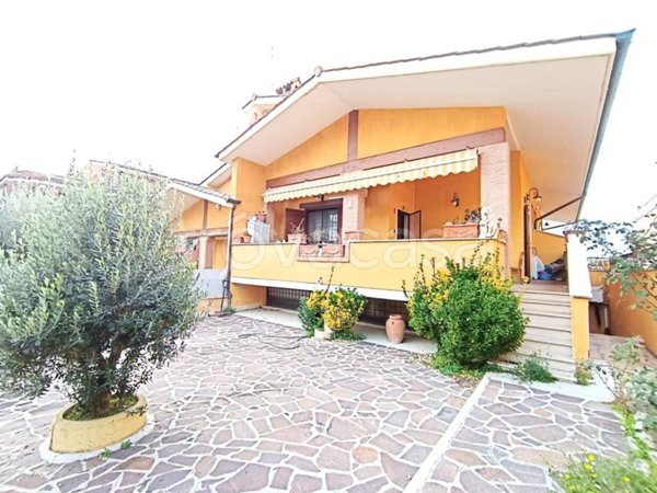 casa indipendente in vendita a Roma in zona Ardeatino