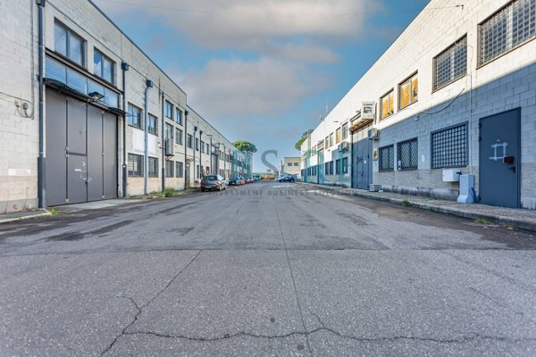 capannone in vendita a Roma in zona Case Rosse