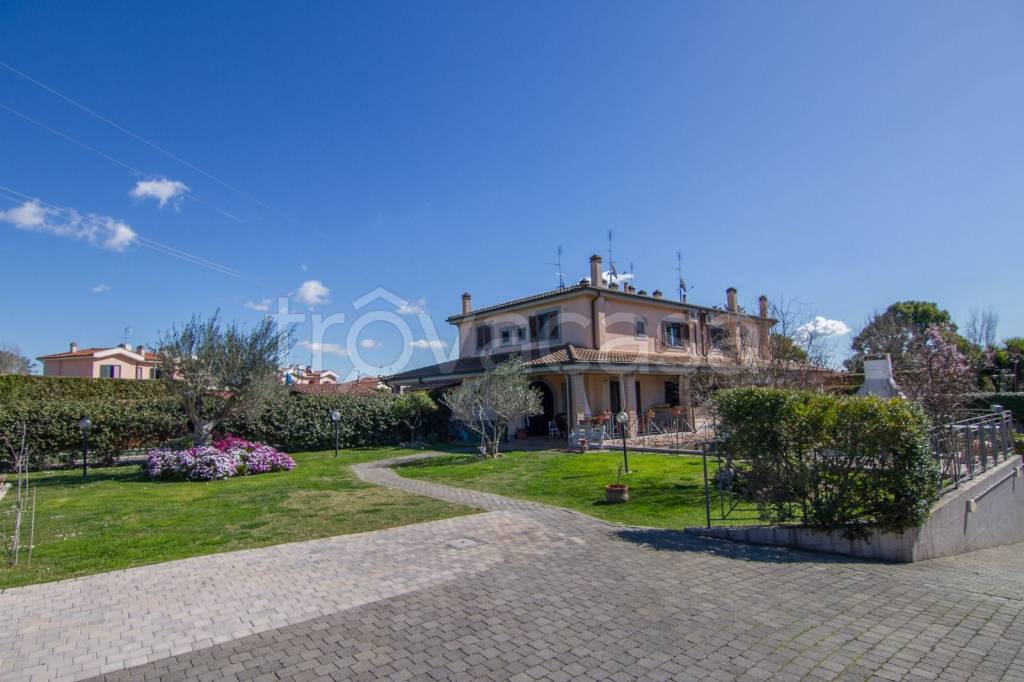 casa indipendente in vendita a Roma in zona EUR