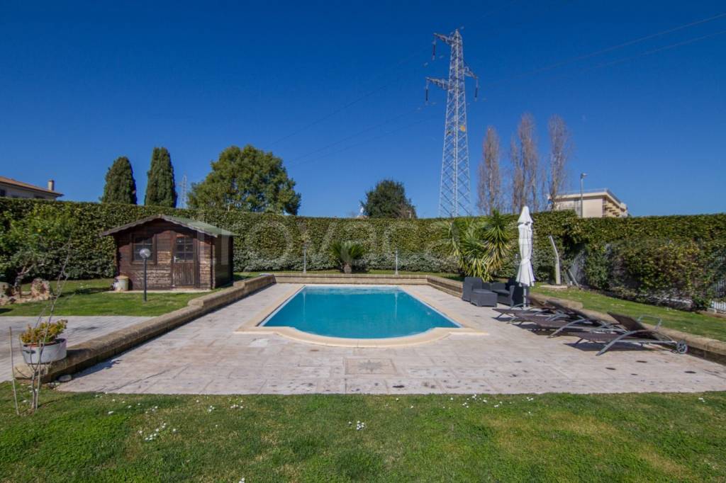 casa indipendente in vendita a Roma in zona EUR
