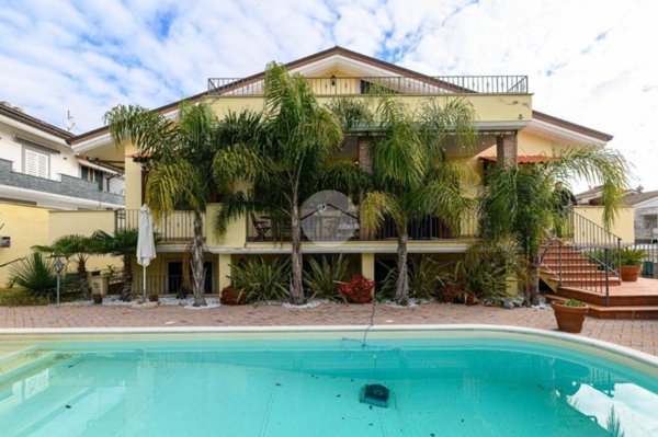 casa indipendente in vendita a Roma in zona Massimina/Casal Lumbroso