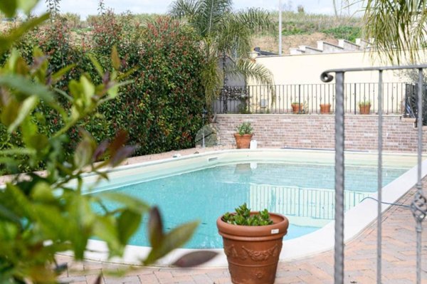 casa indipendente in vendita a Roma in zona Massimina/Casal Lumbroso