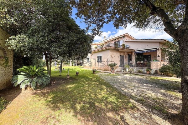 casa indipendente in vendita a Roma in zona Infernetto