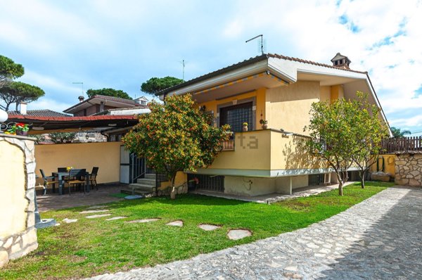 quadrivano in vendita a Roma in zona Infernetto