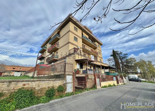 appartamento in vendita a Roma in zona Tor Bella Monaca