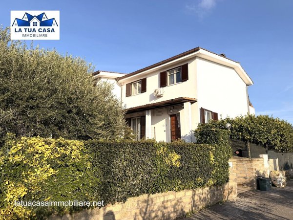 appartamento in vendita a Roma in zona Pantan Monastero