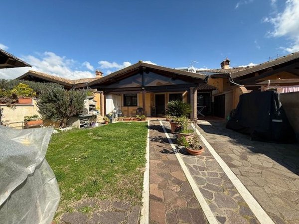 appartamento in vendita a Roma in zona Ostia Antica