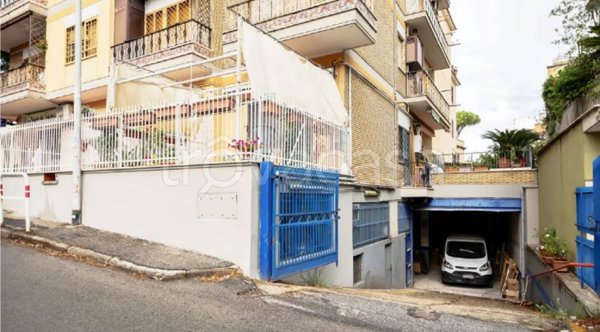 locale commerciale in vendita a Roma in zona Alessandrino