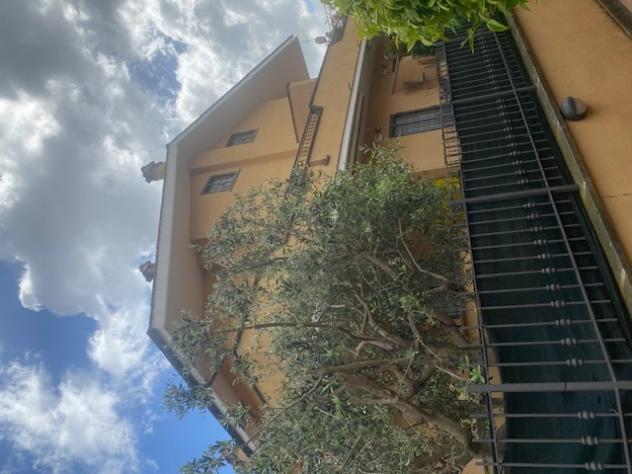 casa indipendente in vendita a Roma in zona Massimina/Casal Lumbroso