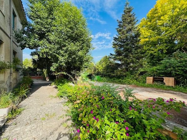 esavano in vendita a Roma in zona Ponte Mammolo