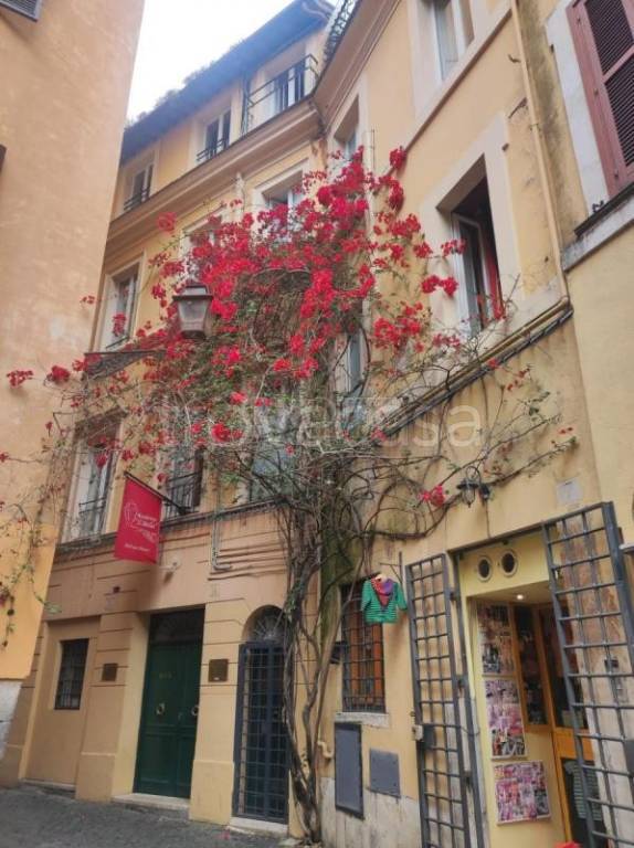 appartamento in vendita a Roma in zona Rione Regola