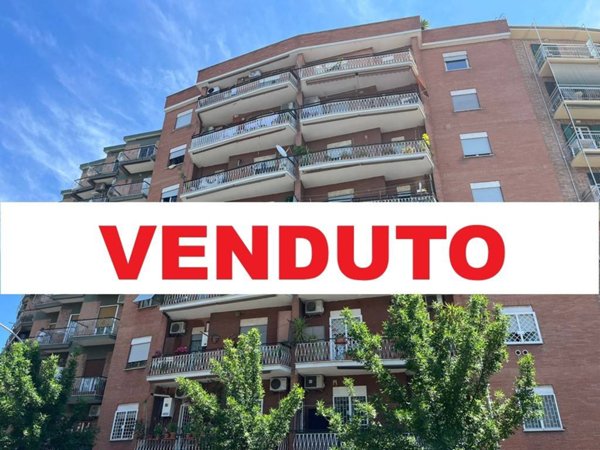 appartamento in vendita a Roma in zona Tuscolano