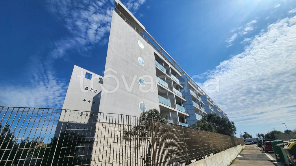 appartamento in vendita a Roma in zona Ostia