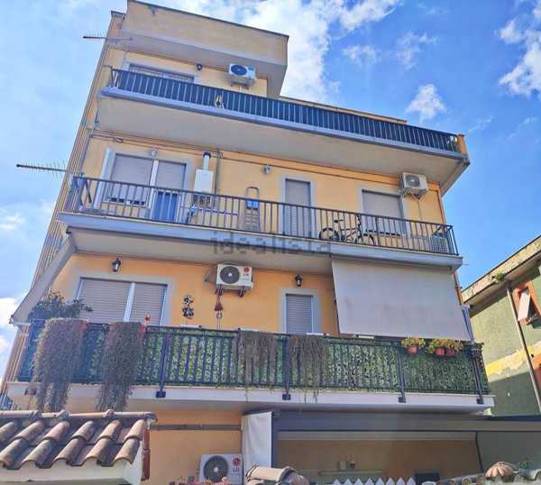 appartamento in vendita a Roma in zona Tor Bella Monaca