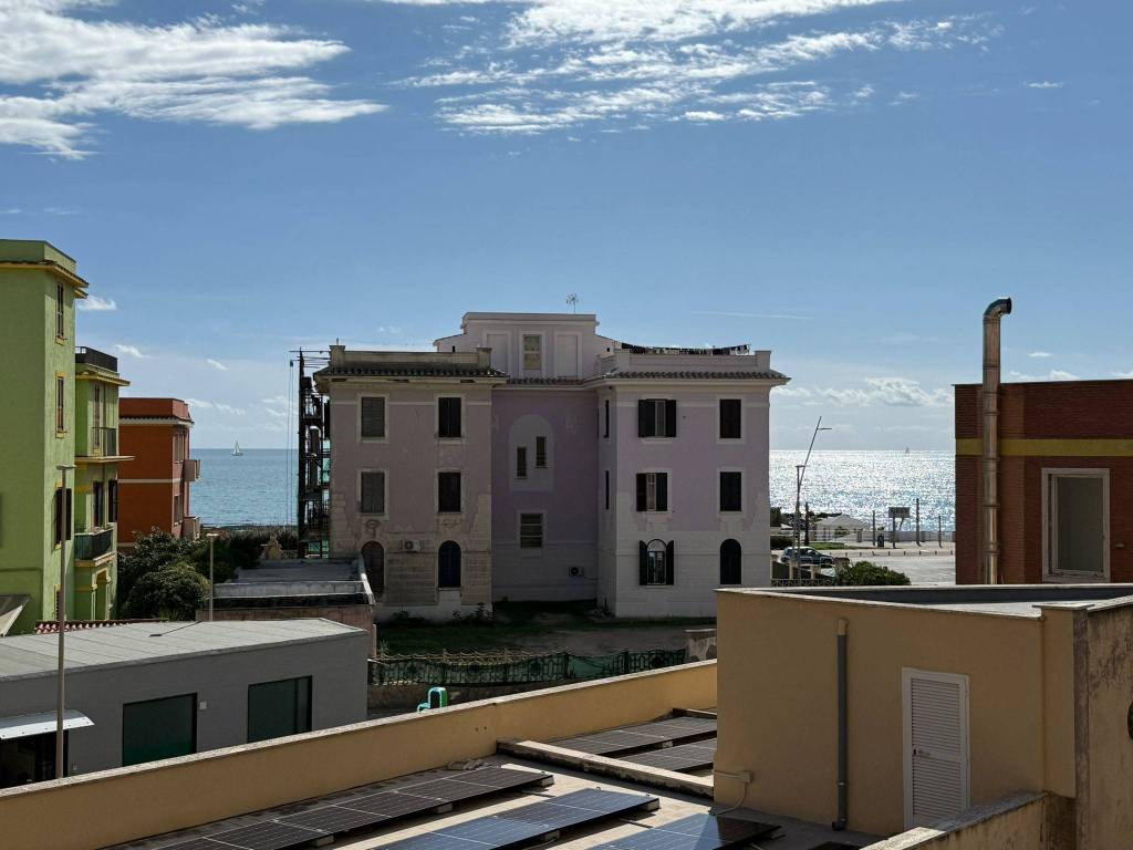 casa indipendente in vendita a Roma in zona Ostia