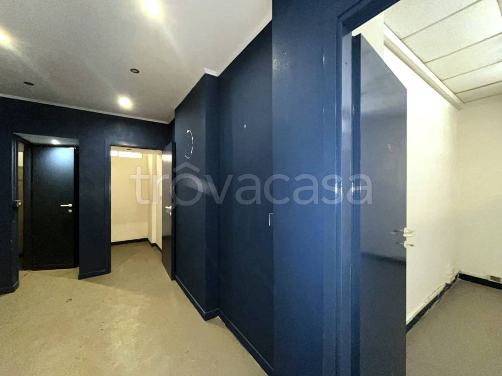 negozio in vendita a Roma in zona Cinecittà