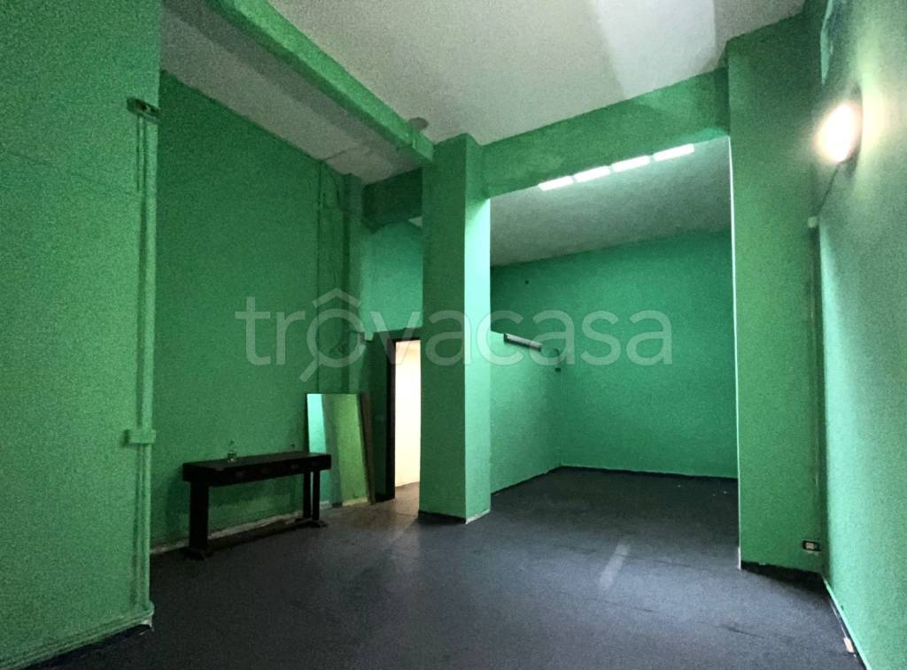 negozio in vendita a Roma in zona Cinecittà