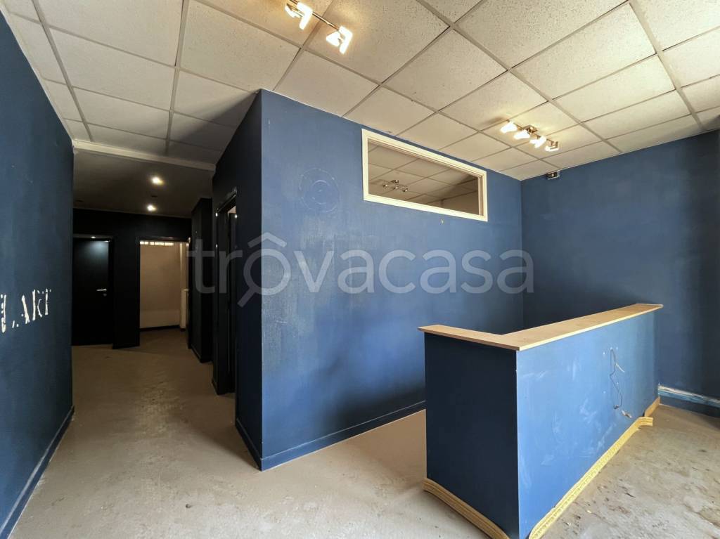 negozio in vendita a Roma in zona Cinecittà