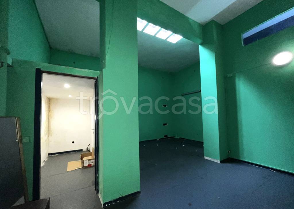 negozio in vendita a Roma in zona Cinecittà