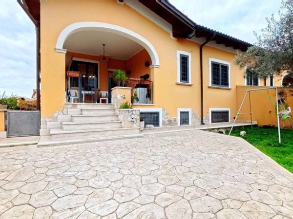 casa indipendente in vendita a Roma in zona Acilia