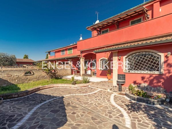 casa indipendente in vendita a Roma in zona Torre Angela