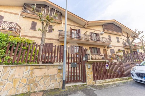 casa indipendente in vendita a Roma in zona Finocchio