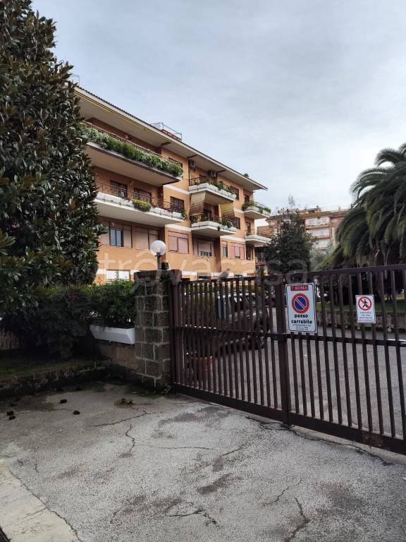 appartamento in vendita a Roma in zona Tor di Quinto